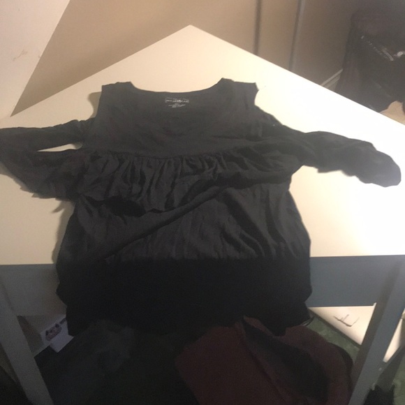 Black cold shoulder tee. The Republic. Size L🖤 - Picture 3 of 3